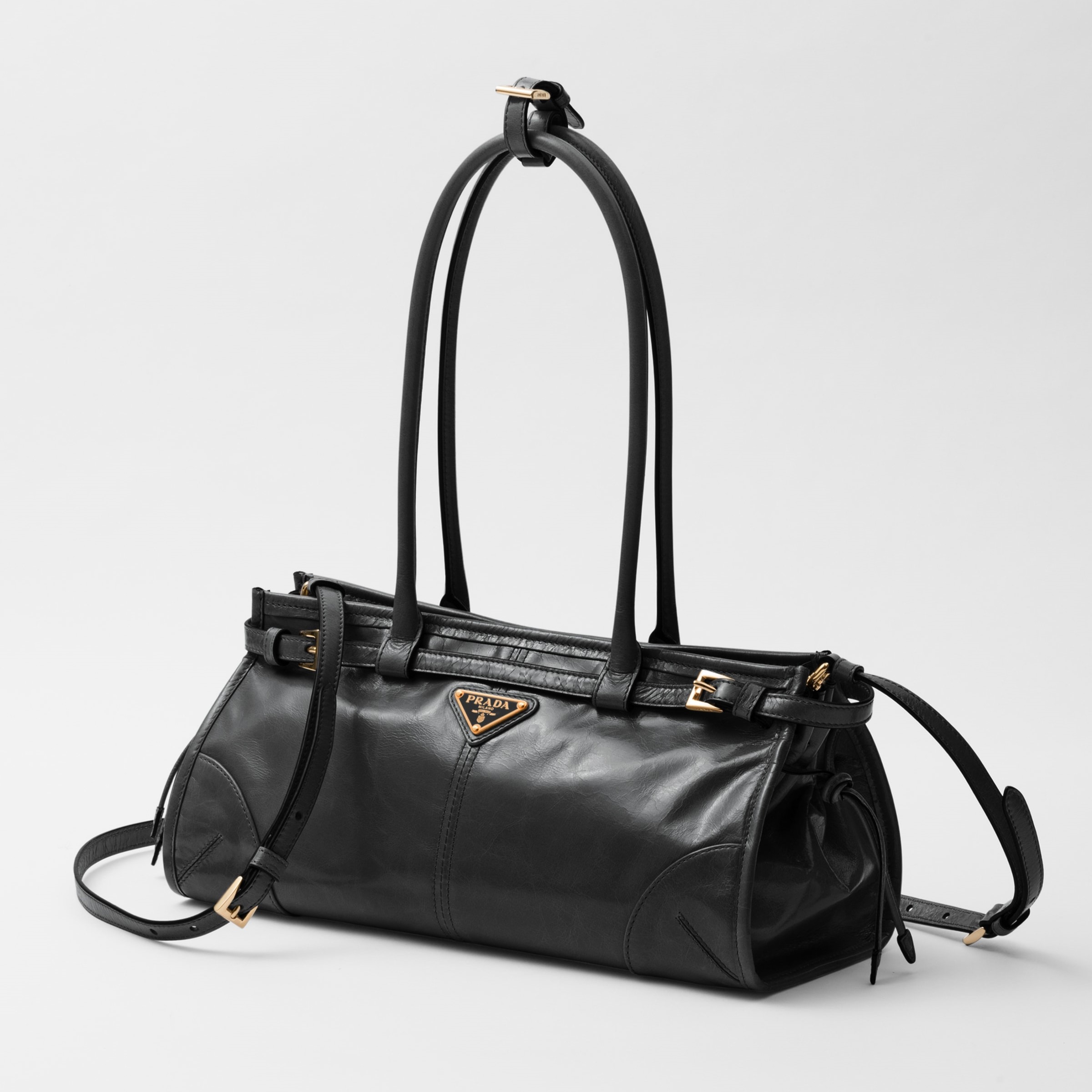 MEDIUM LEATHER HANDBAG, CALFSKIN – BLACK