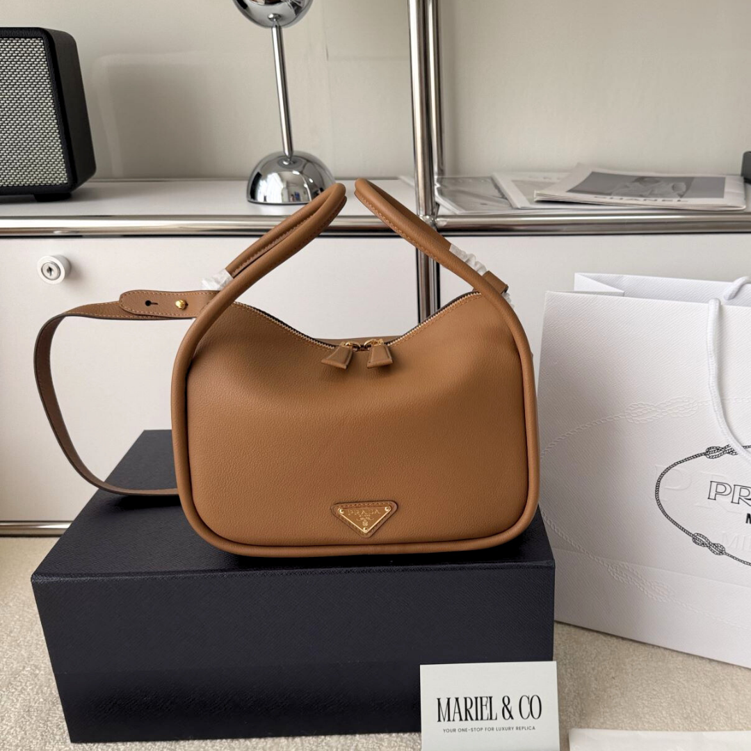 LEATHER HANDBAG, CALFSKIN – CARAMEL